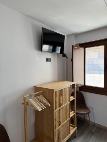 a room with a desk and a television on a wall at Vellosol in Vigo