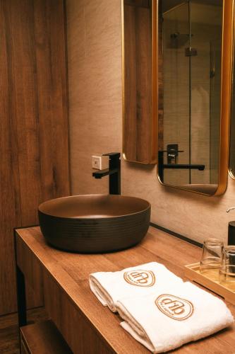 a bathroom with a round sink and a towel at drb Suites in Cali
