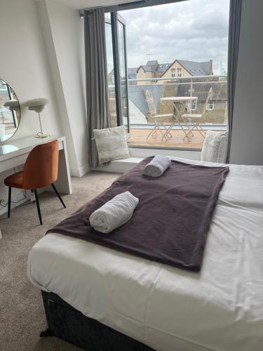 Postel nebo postele na pokoji v ubytování Rochester Lux Stay Townhouse 2