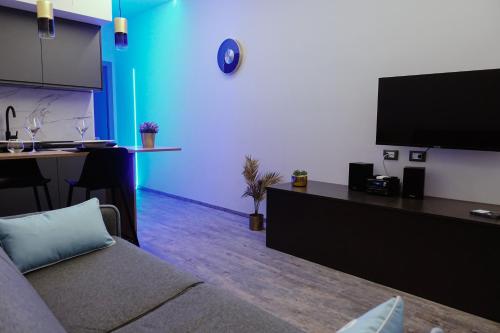 TV/trung tâm giải trí tại Royal Apartment
