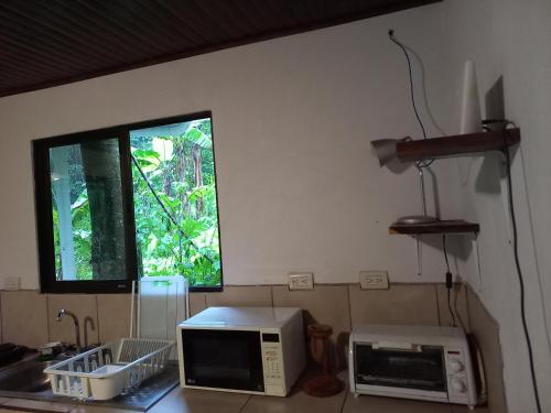 Kuchyň nebo kuchyňský kout v ubytování Casa el Colibrí