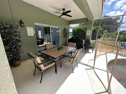 Μπαλκόνι ή βεράντα στο Modern Fully updated Southern Dunes Home - Golf Course Views