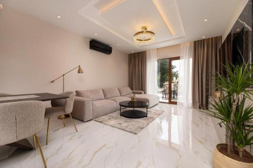 88 TREES Luxury Apartment