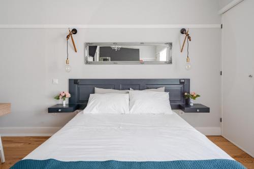 a bedroom with a large bed and a mirror at Suites do Doutor in Pombal