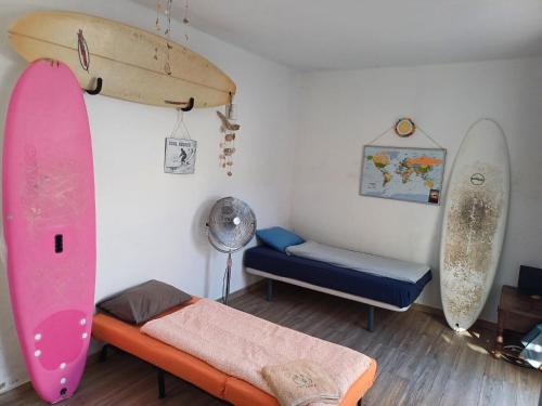Gallery image of GetWet Surfcamp in Costa da Caparica