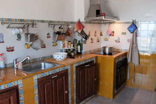Η κουζίνα ή μικρή κουζίνα στο 4br Andalusian penthouse w pool & spectacular view