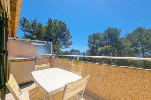 Seafront apartment 4 people - 2 Pools