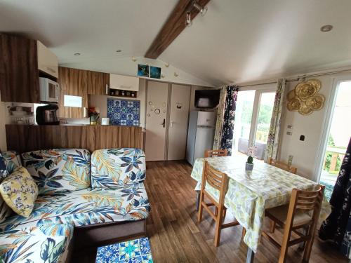 Photo de la galerie de l'établissement Mobilhome cosy Camping à Foix, à Foix