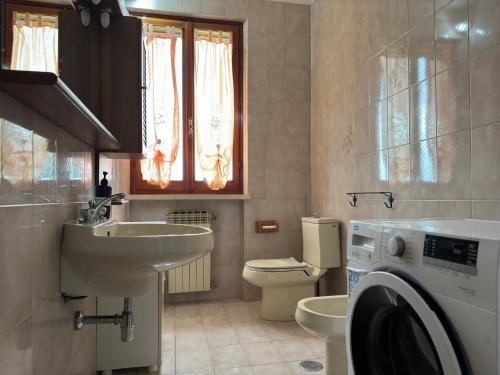 A bathroom at Villa del Biondo