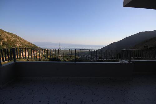 Ein allgemeiner Bergblick oder ein Berglick von des Gasthauses aus