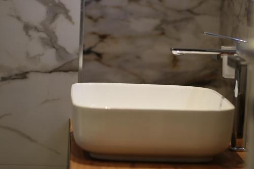 Ein Badezimmer in der Unterkunft W Cika Hotel
