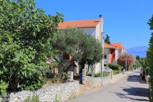 Apartments with parking space Supetar, Brac - 21655