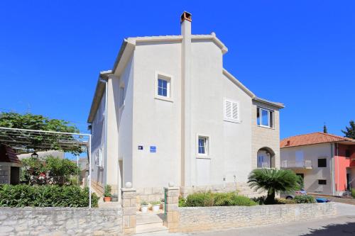 Apartments with parking space Supetar, Brac - 21655