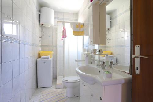 Apartments with parking space Supetar, Brac - 21655