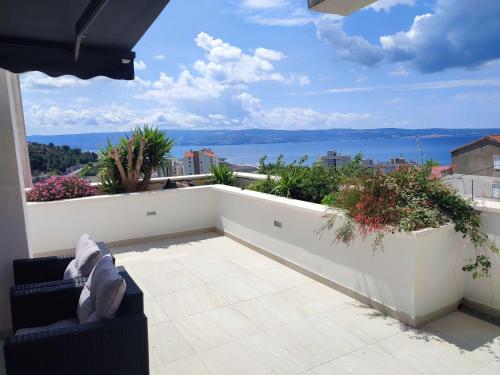 Apartments with parking space Dugi Rat, Omis - 23115