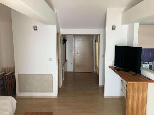 Apartments with parking space Senj - 23402