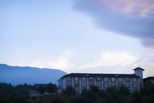 Ein allgemeiner Bergblick oder ein Berglick von des Hotels aus