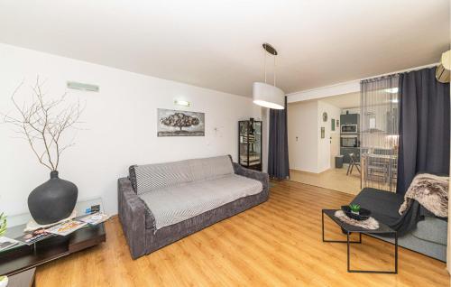 Three-Bedroom Holiday Home In Kastel Stafilic