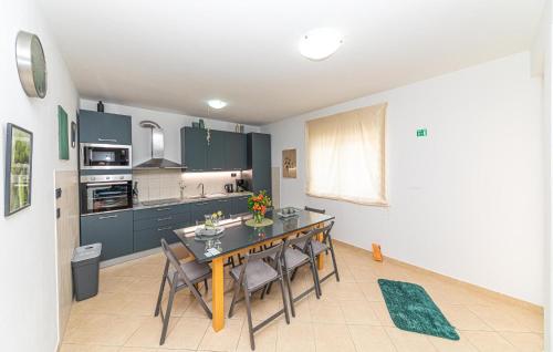 Three-Bedroom Holiday Home In Kastel Stafilic