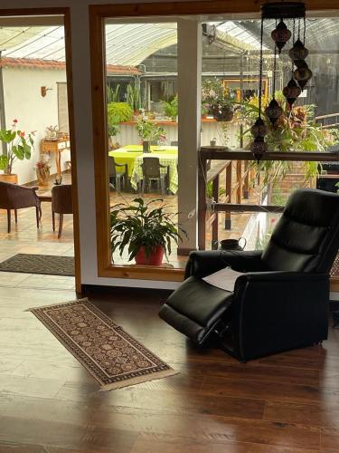 a living room with a black chair and a table at Athos Hotel Boutique in Bolivia
