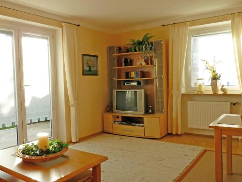 a living room with a tv and a table at Ferienwohnung Lehmann in Bad Endorf