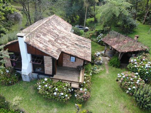 an aerial view of a house with a garden at Sítio em Lumiar com piscina natural, sauna, churrasqueira e lareira in Nova Friburgo