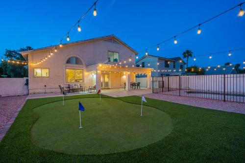 Gambar di galeri bagi Sleeps 11 with pool and putting green di Glendale