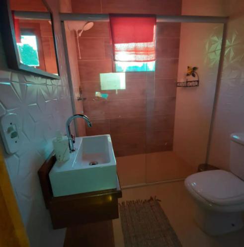 a bathroom with a sink and a shower and a toilet at Recanto do Sol in Bocaina de Minas