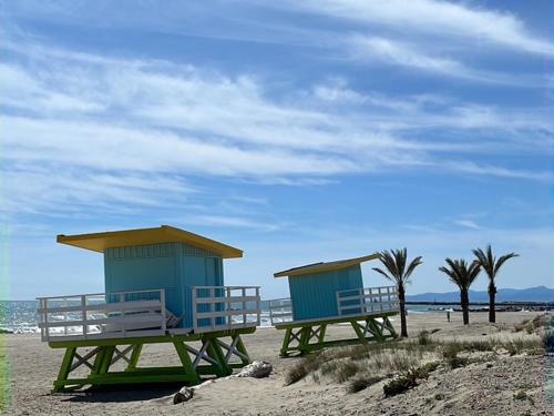 Le Barcarès, studio pour 2, terrasse, parking, animaux bienvenus, accès direct plage