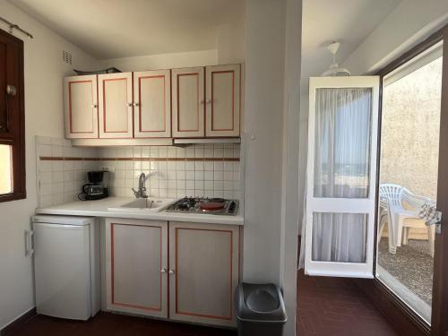 Le Barcarès, studio pour 2, terrasse, parking, animaux bienvenus, accès direct plage