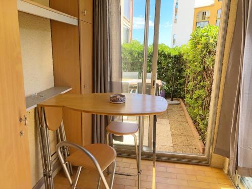 Photo de la galerie de l'établissement Charmant T2 Cabine rénové en RDC - 4P - Parking - Grande Plage - FR-1-799-2, au Barcarès