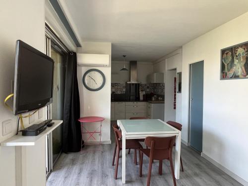 Photo de la galerie de l'établissement T3 climatisé, terrasse, parking, proche plage et commerces - FR-1-799-24, au Barcarès