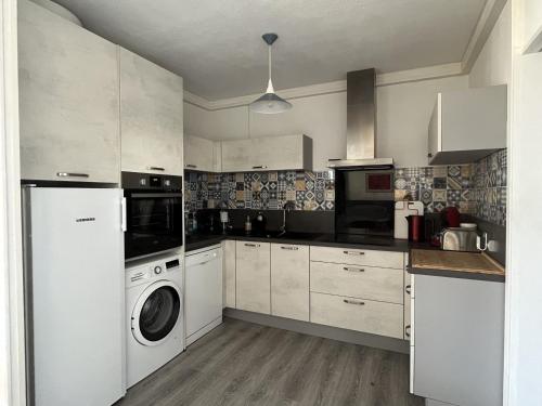 Photo de la galerie de l'établissement T3 climatisé, terrasse, parking, proche plage et commerces - FR-1-799-24, au Barcarès