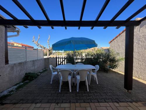 Photo de la galerie de l'établissement Villa T2 Mezzanine 4P avec Parking en bord d'étang à 2,5 km de la mer - FR-1-799-30, au Barcarès