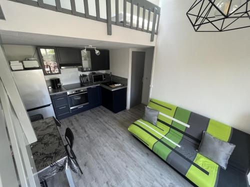 Photo de la galerie de l'établissement Villa T2 Mezzanine rénovée climatisée 5P proche Grande Plage, Terrasse, Parking privé - FR-1-799-36, au Barcarès