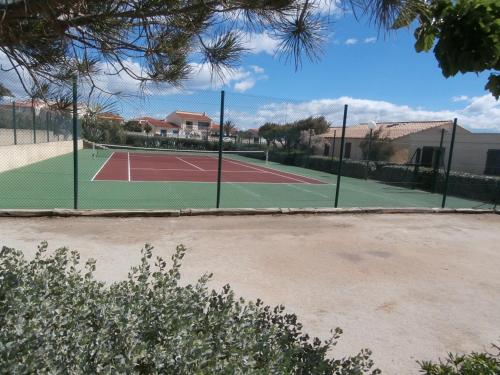 Photo de la galerie de l'établissement Beau Studio Alcôve, 4P, Piscine/Tennis, 150m Plage, Village Animé - FR-1-799-37, au Barcarès