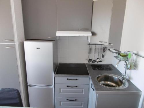 Photo de la galerie de l'établissement Beau Studio Alcôve, 4P, Piscine/Tennis, 150m Plage, Village Animé - FR-1-799-37, au Barcarès