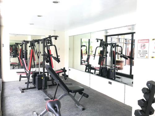 Fitness centrum a/nebo fitness zařízení v ubytování Palawan Uno Hotel