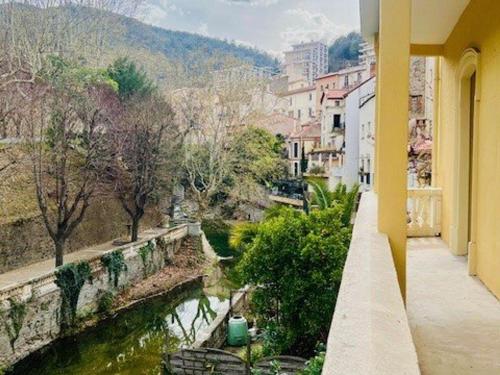 Charmant F2 avec balcon, centre-ville, 2 pers, proche cures, animaux admis - FR-1-703-183