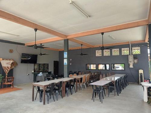 TV a/nebo společenská místnost v ubytování NKS Chalet