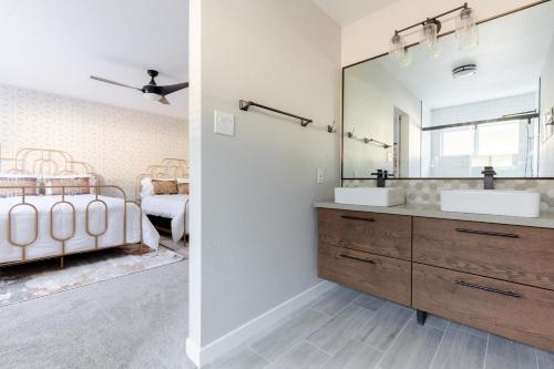 Gallery image of Modern Chic Condo In Midtown W Pool & Hot Tub in Phoenix