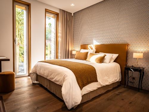 a bedroom with a large bed and a window at Villa AzaiTu Suites in Porto-Vecchio
