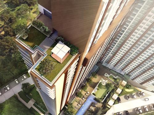 Una vista aérea de un edificio con un patio. en Sea View Spacious Condo Near Walking Street, en Pattaya South