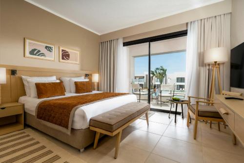Una cama o camas en una habitación de JAZ Elite Amara