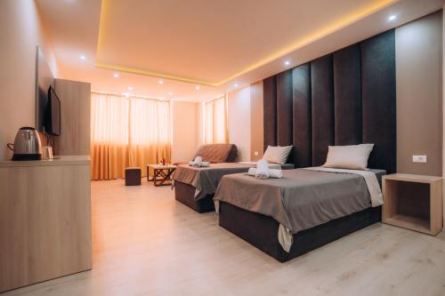 a hotel room with two beds and a flat screen tv at Tim Apartmani in Ohrid