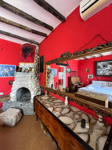 Postel nebo postele na pokoji v ubytování Hotel Vila "Oda E Miqve"