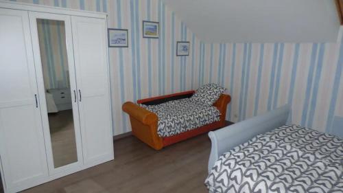 Postel nebo postele na pokoji v ubytování Gîte Callot Moulin de Kerellec