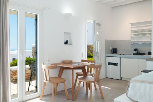 a kitchen and dining room with a table and chairs at Windmill Bella Vista in Artemonas