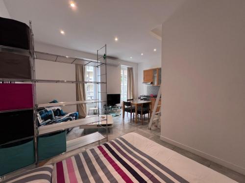 Heart of Nice Harboor cosy and central