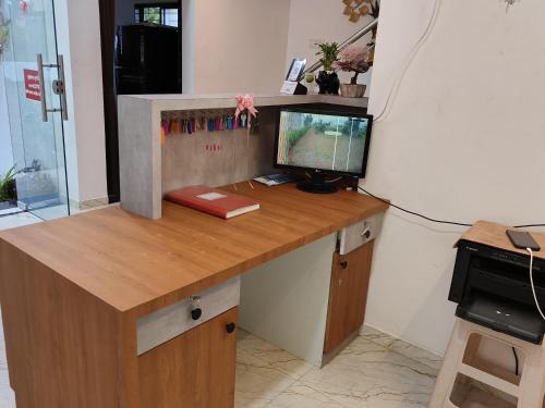 a desk with a computer and a monitor on it at Shri Resort & Lodging in Alta
